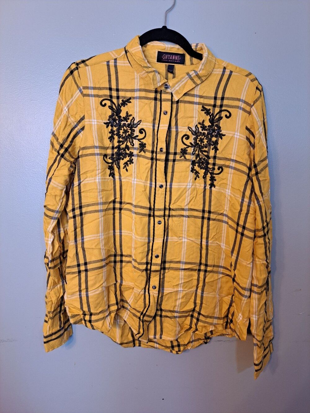 NWT Shyanne Women Yellow Plaid Pearl Button Long Sleeve Sz Large Shirt Top Black